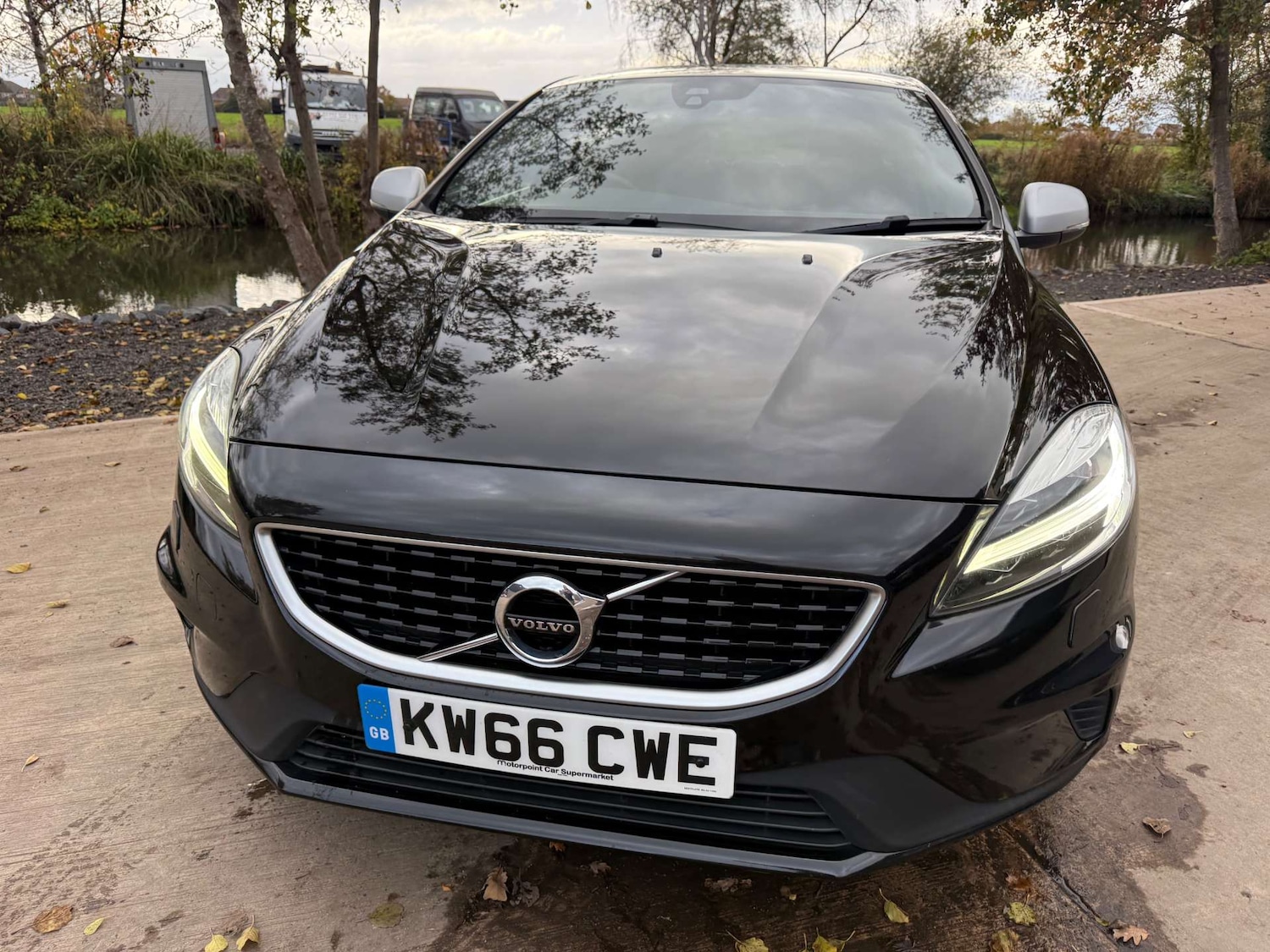 Used Volvo V40 2017 for sale - 76507209: Photo 2