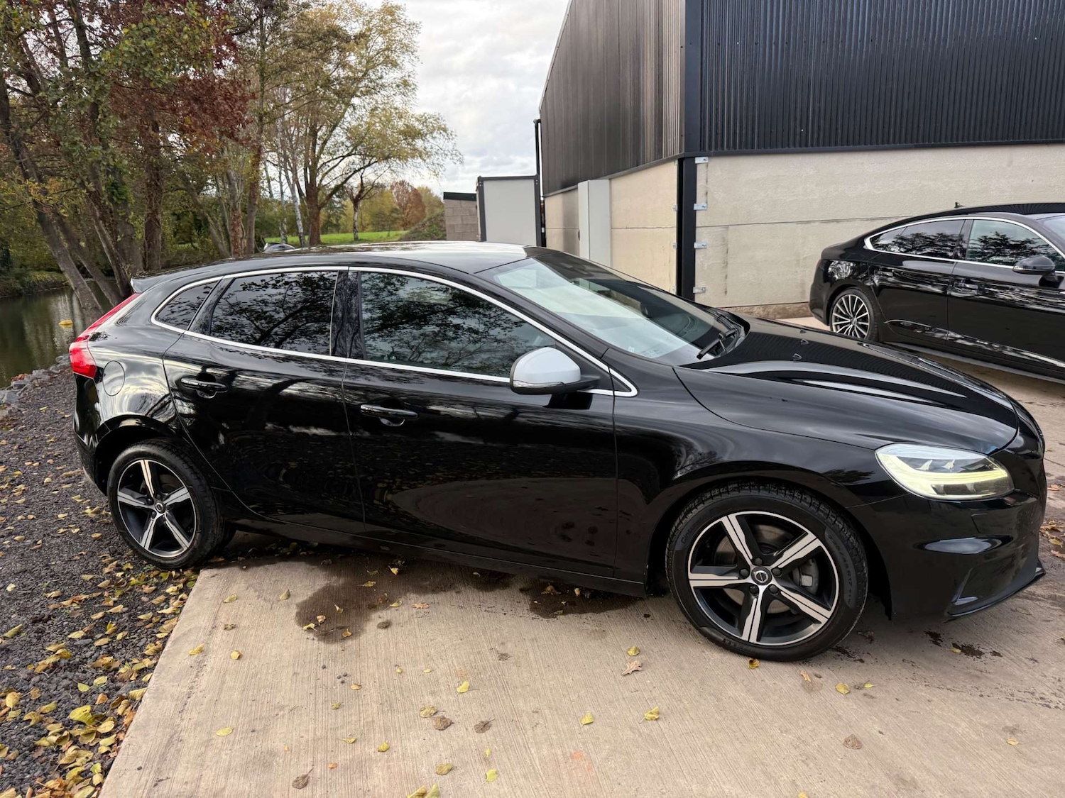 Used Volvo V40 2017 for sale - 76507209: Photo 4