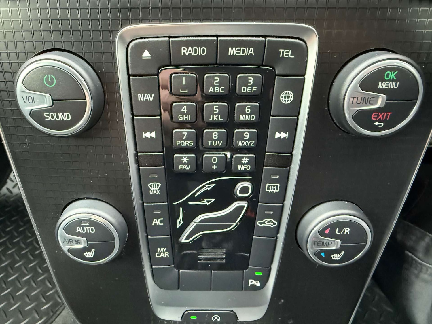 Used Volvo V40 2017 for sale - 76507209: Photo 9