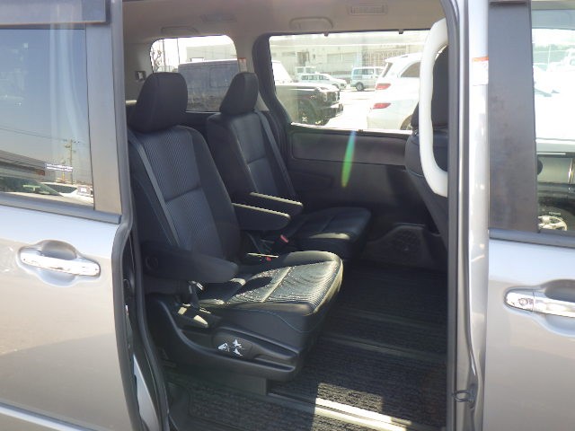 Used Toyota Voxy 2025 for sale - 77213428: Photo 6