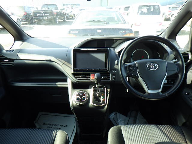 Used Toyota Voxy 2025 for sale - 77213428: Photo 8