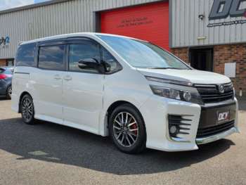 2.0l Voxy Zs 7 Seater mpv Rust free 4-Door