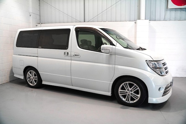Used Nissan Elgrand 2004 for sale - 74949813: Photo 2