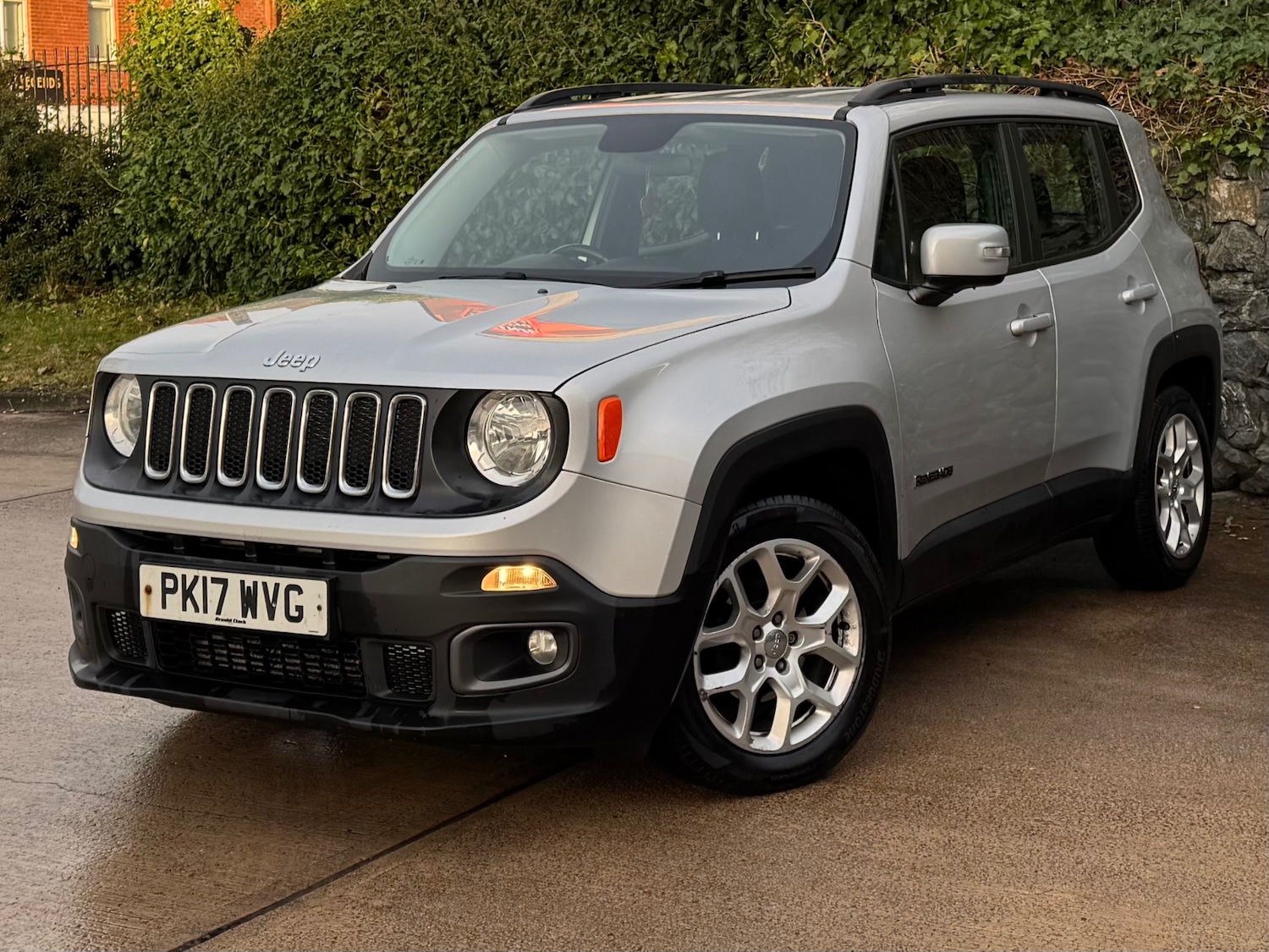 Used Jeep Renegade 2017 for sale - 77339519: Photo 2