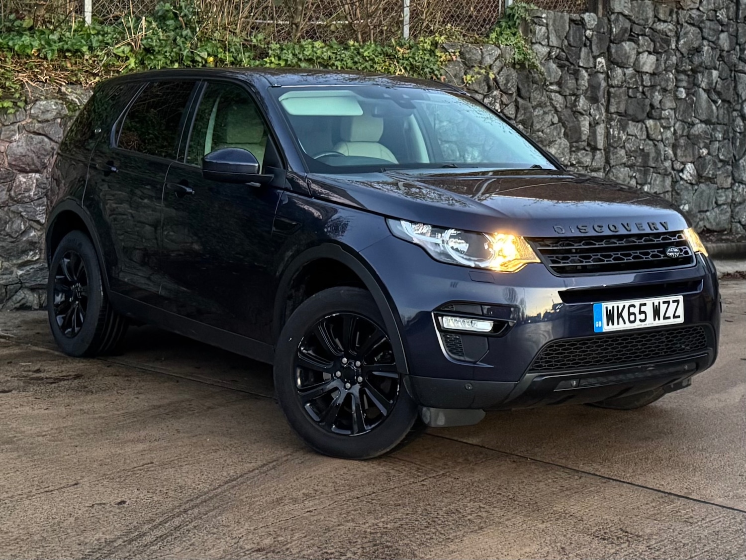 Used Land Rover Discovery Sport 2015 for sale - 76696628: Photo 1