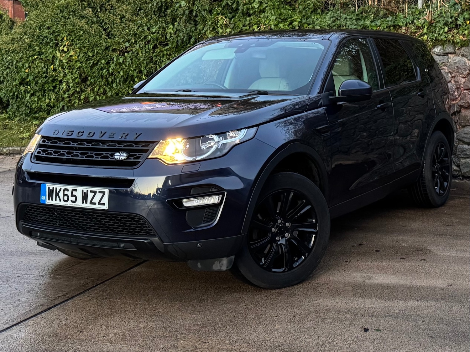 Used Land Rover Discovery Sport 2015 for sale - 76696628: Photo 2