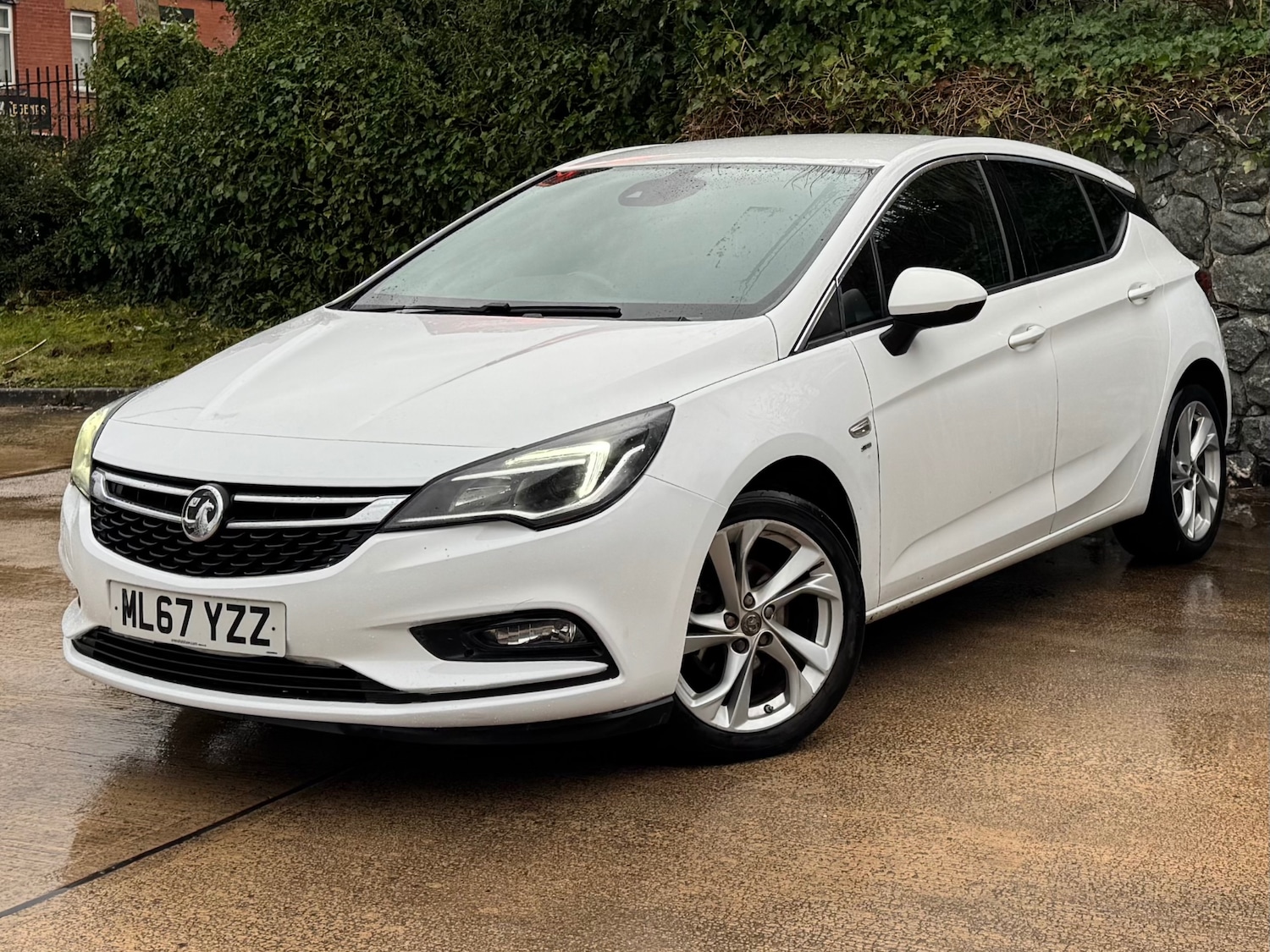 Used Vauxhall Astra 2017 for sale - 77283642: Photo 2