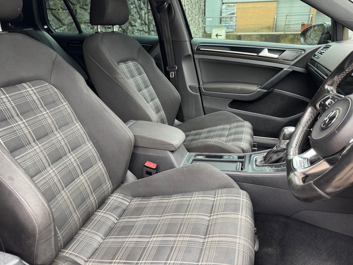 Used Volkswagen Golf 2017 for sale - 76428763: Photo 5