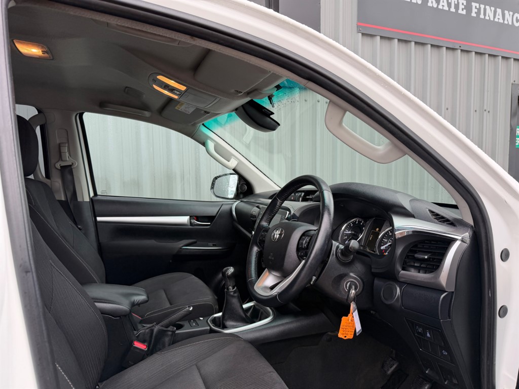 Used Toyota Hilux 2023 for sale - 77726489: Photo 10