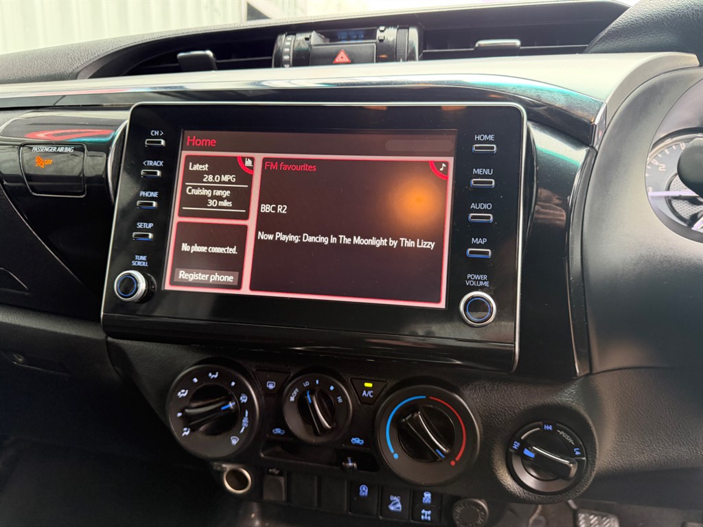 Used Toyota Hilux 2023 for sale - 77726489: Photo 11