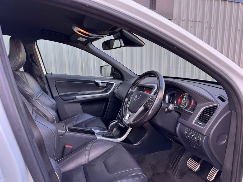 Used Volvo XC60 2015 for sale - 76221943: Photo 10