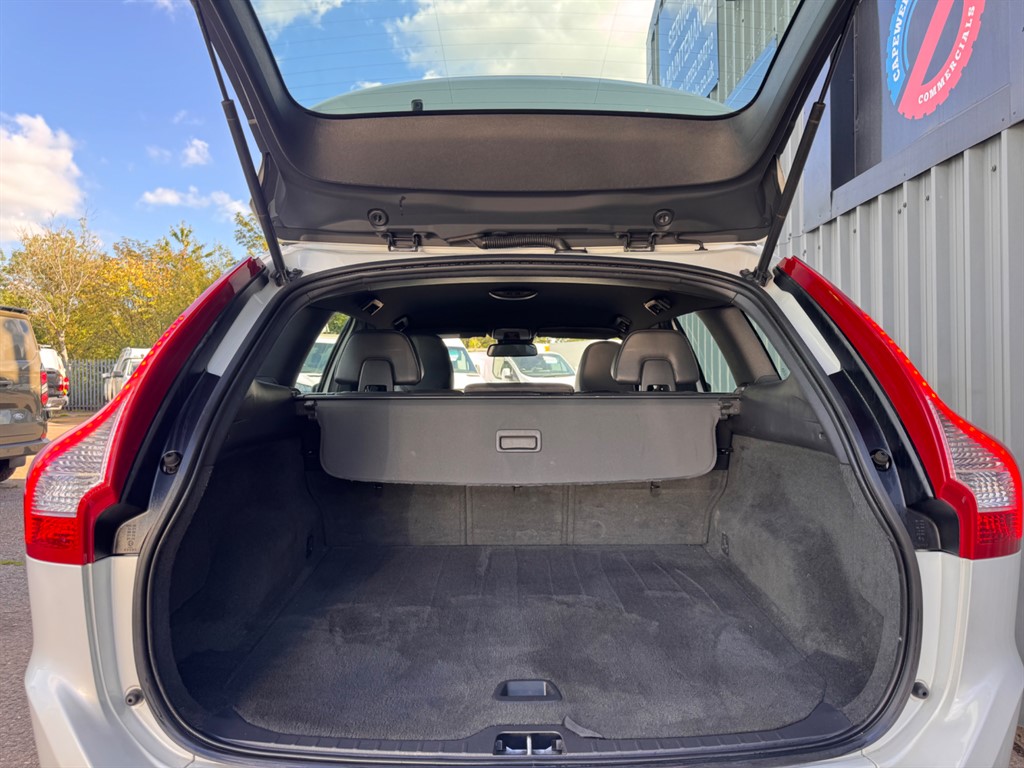 Used Volvo XC60 2015 for sale - 76221943: Photo 15