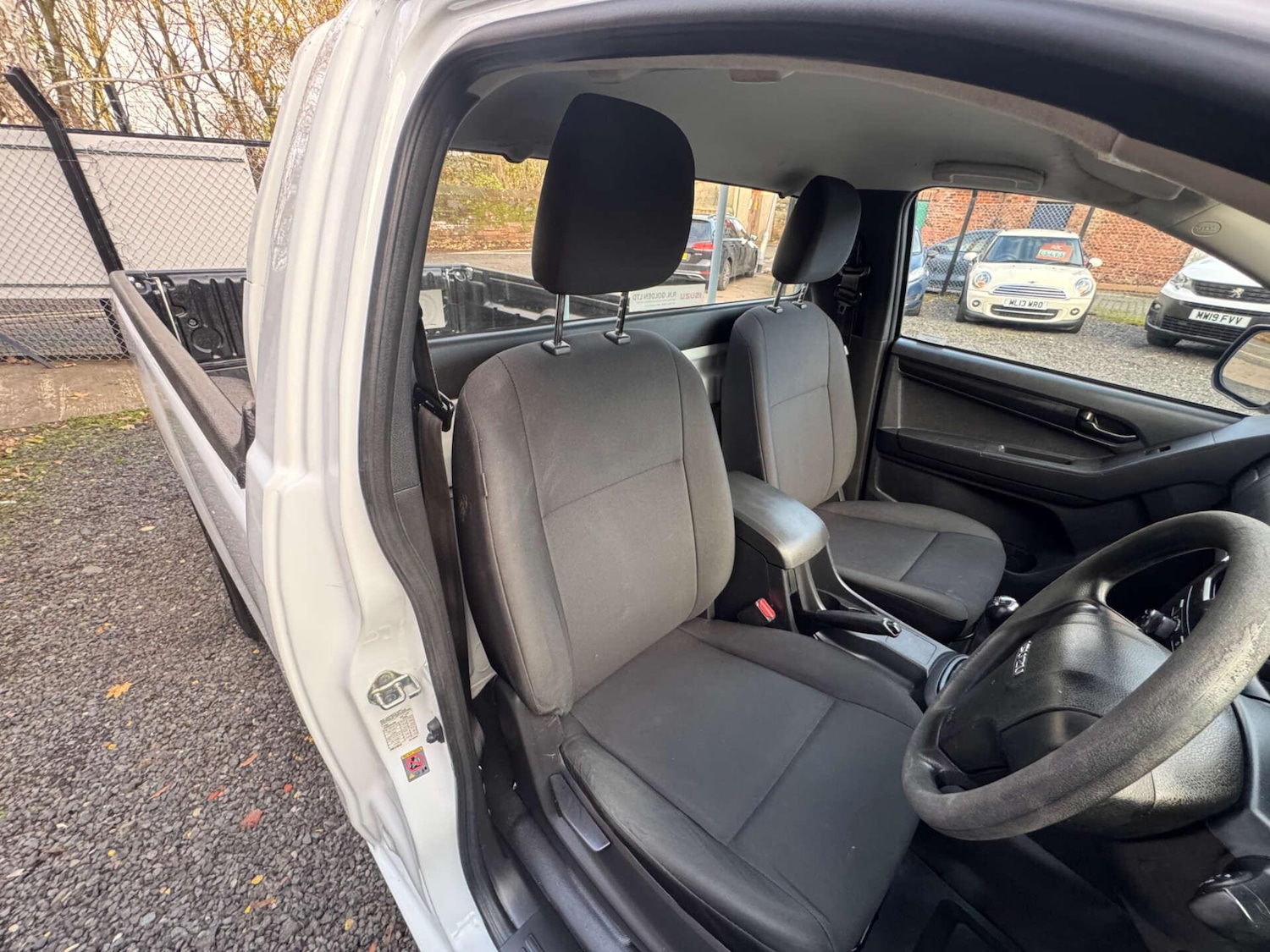 Used Isuzu D-Max 2017 for sale - 76745470: Photo 11