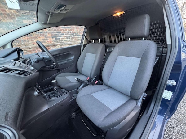 Used Ford Fiesta Van 2017 for sale - 74098440: Photo 10