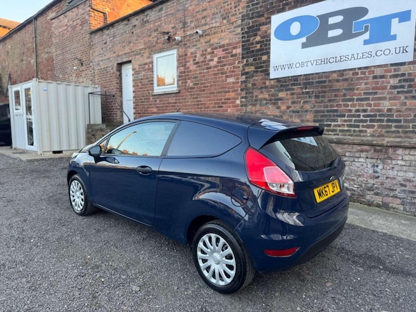 Used Ford Fiesta Van 2017 for sale - 74098440: Photo 5