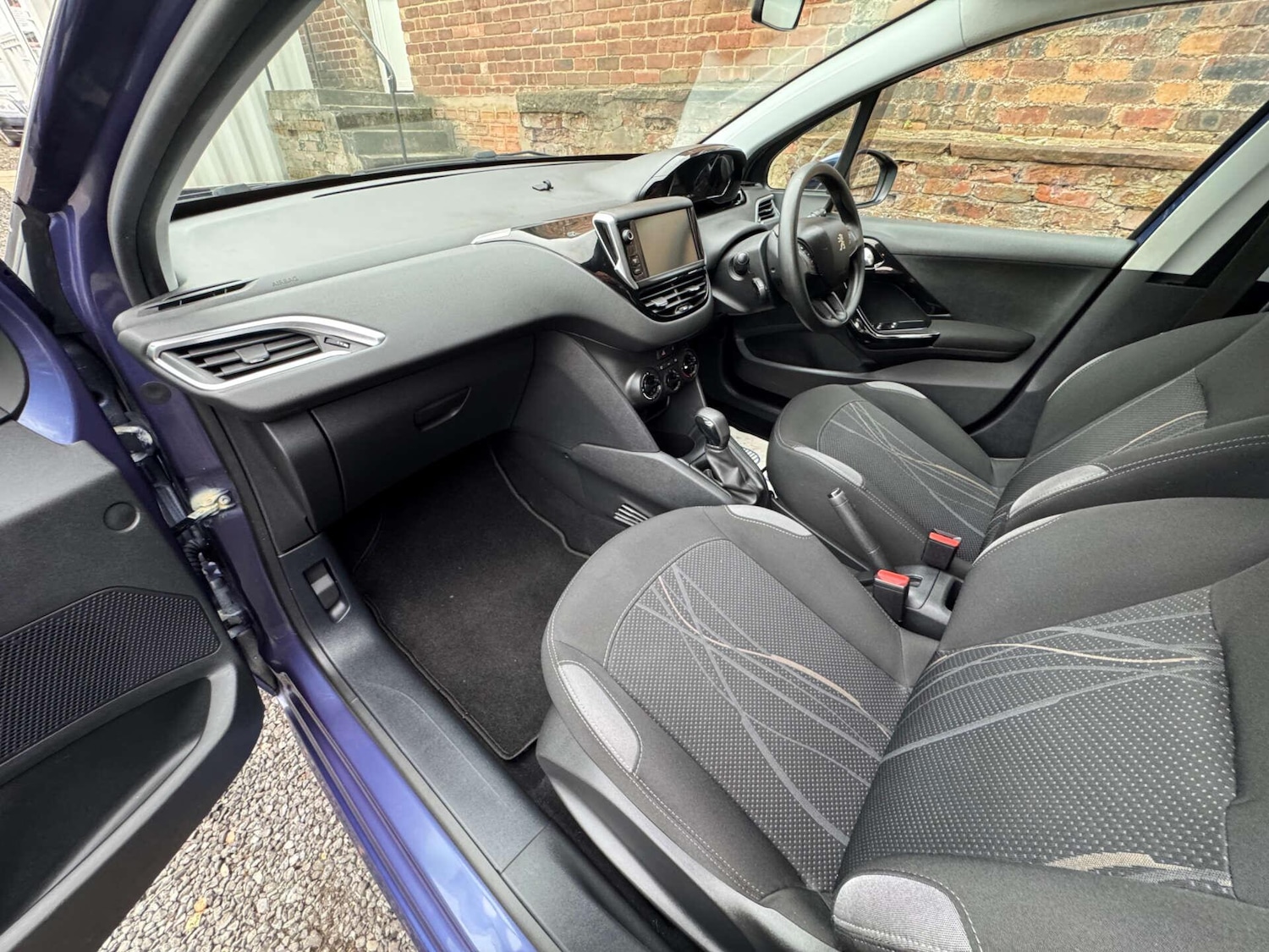 Used Peugeot 208 2013 for sale - 76297378: Photo 15