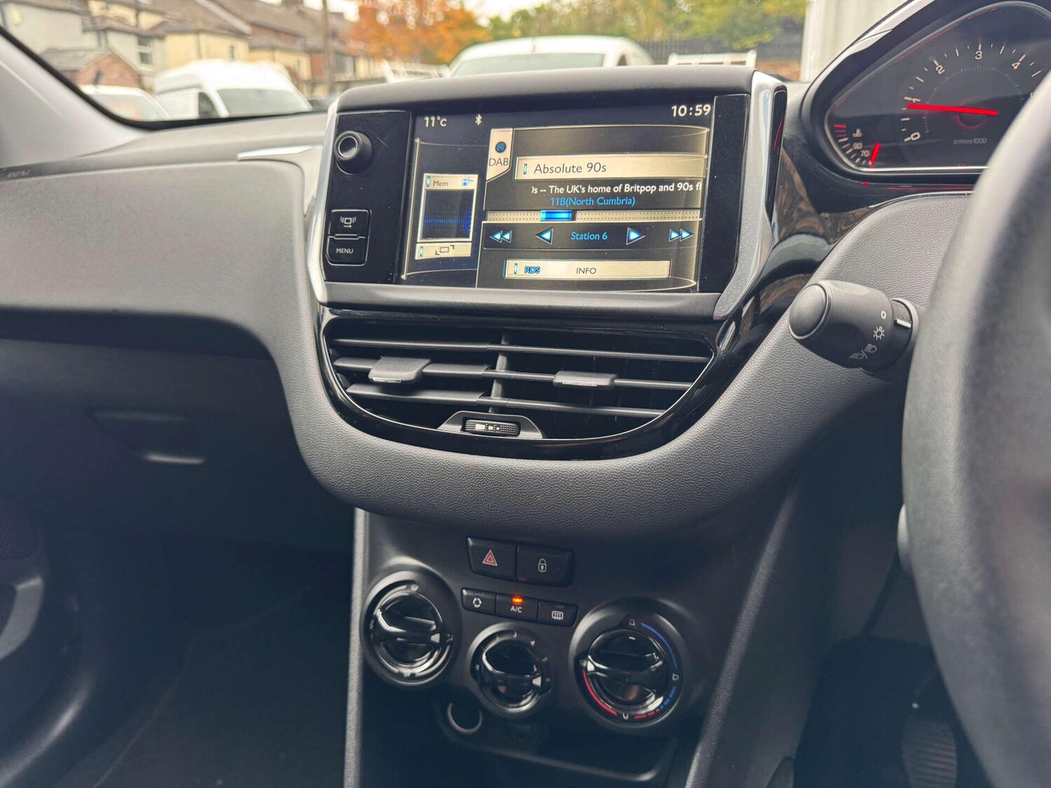 Used Peugeot 208 2013 for sale - 76297378: Photo 18