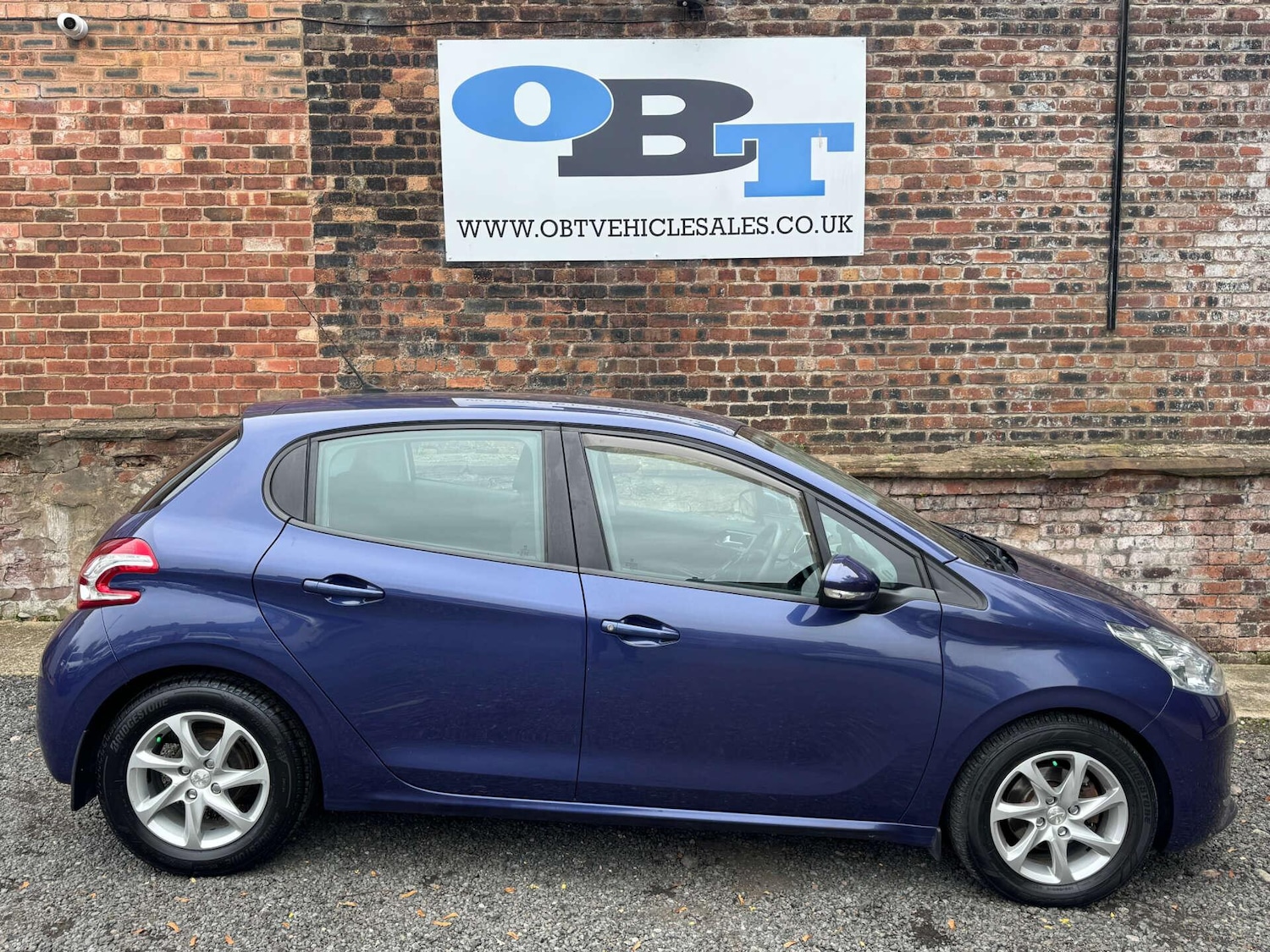 Used Peugeot 208 2013 for sale - 76297378: Photo 2