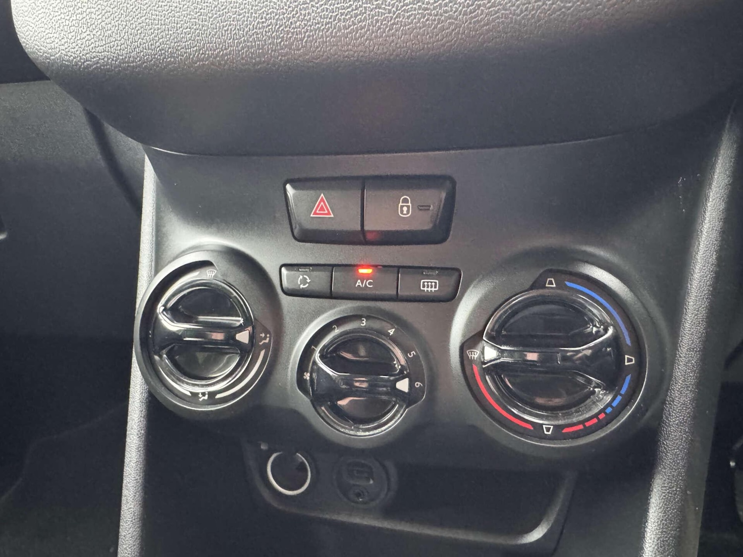 Used Peugeot 208 2013 for sale - 76297378: Photo 20