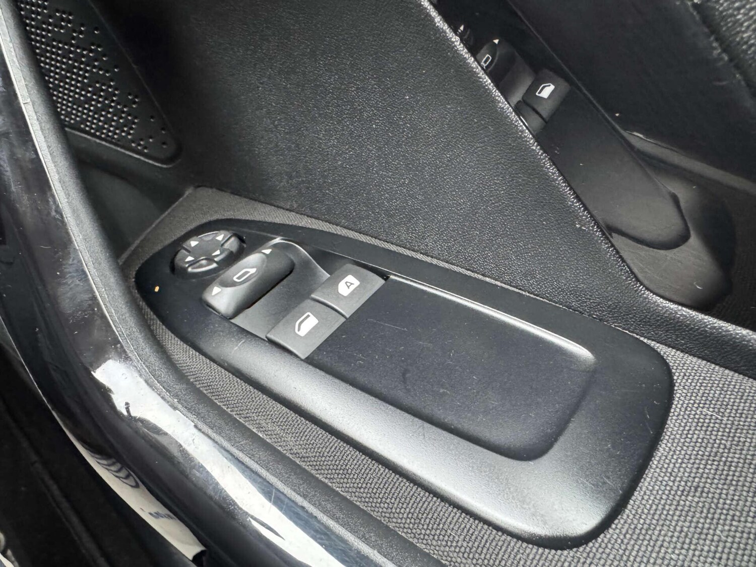 Used Peugeot 208 2013 for sale - 76297378: Photo 24