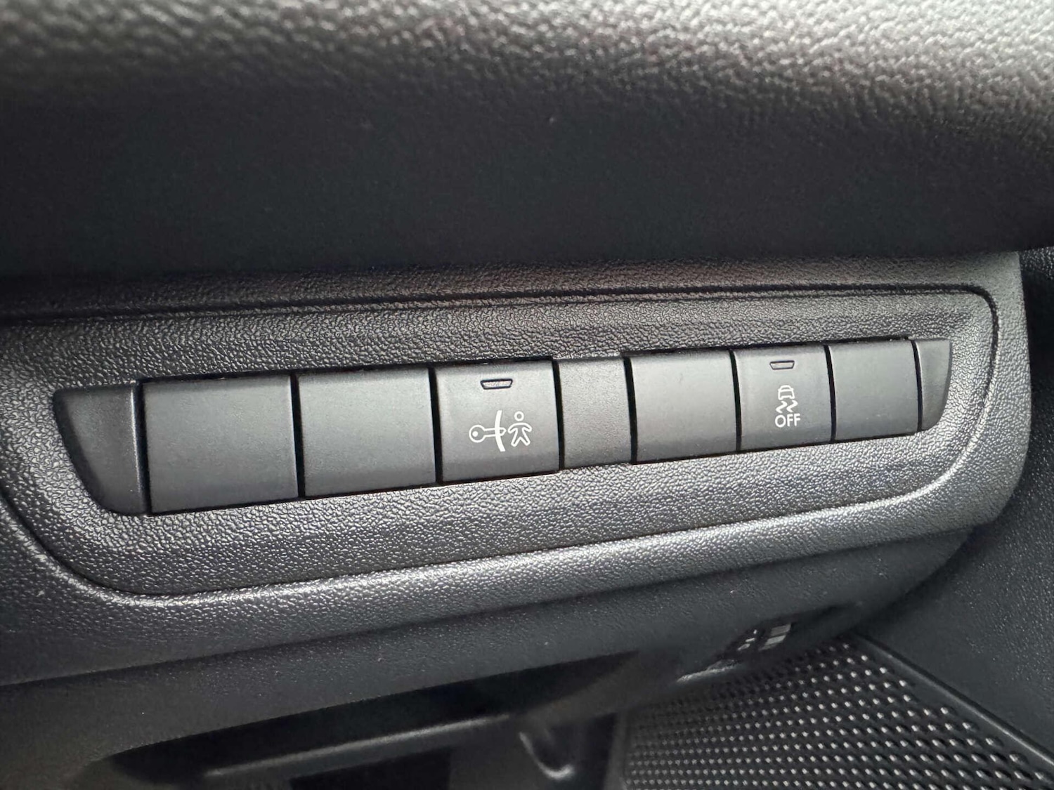 Used Peugeot 208 2013 for sale - 76297378: Photo 25
