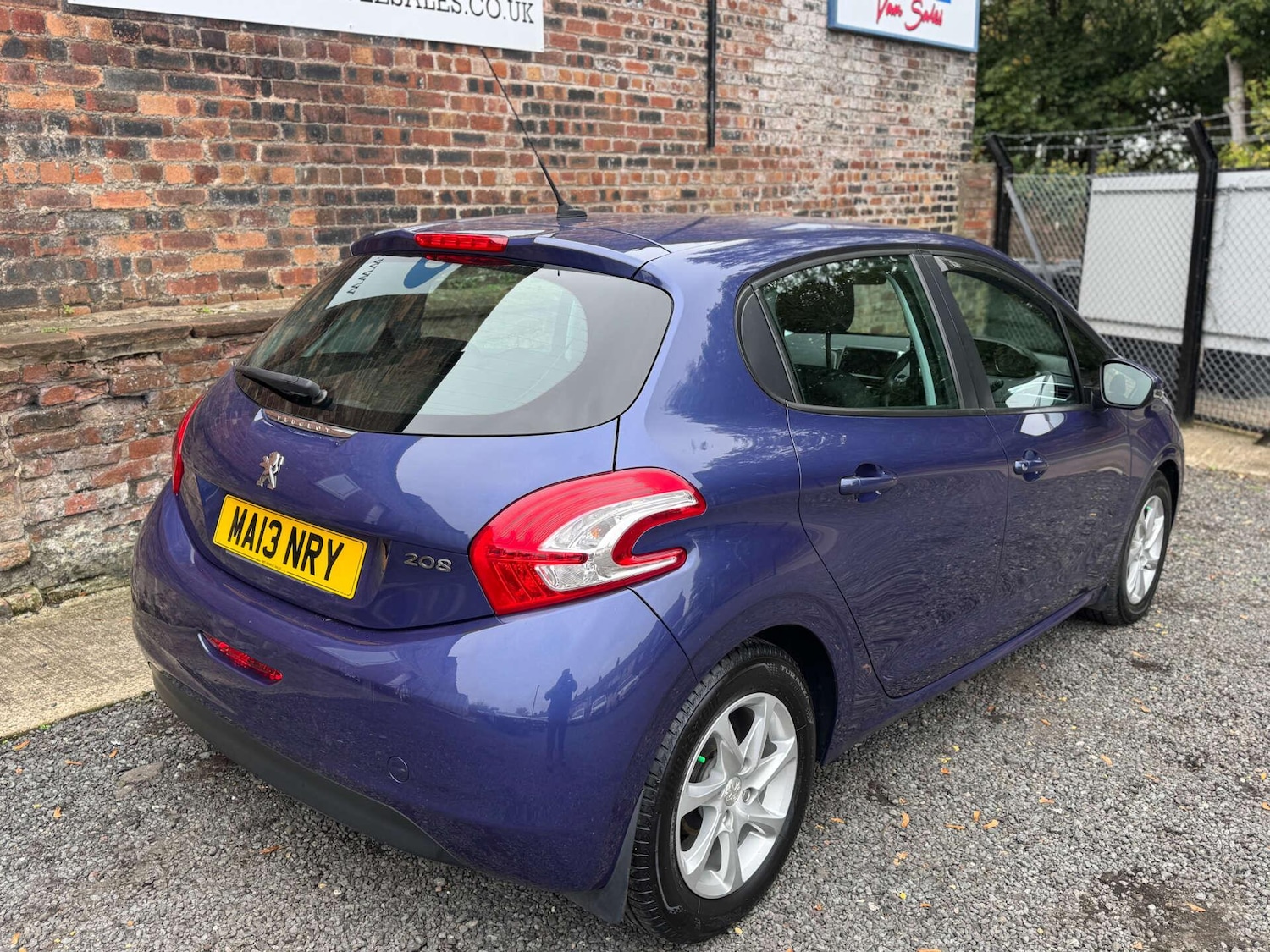 Used Peugeot 208 2013 for sale - 76297378: Photo 3