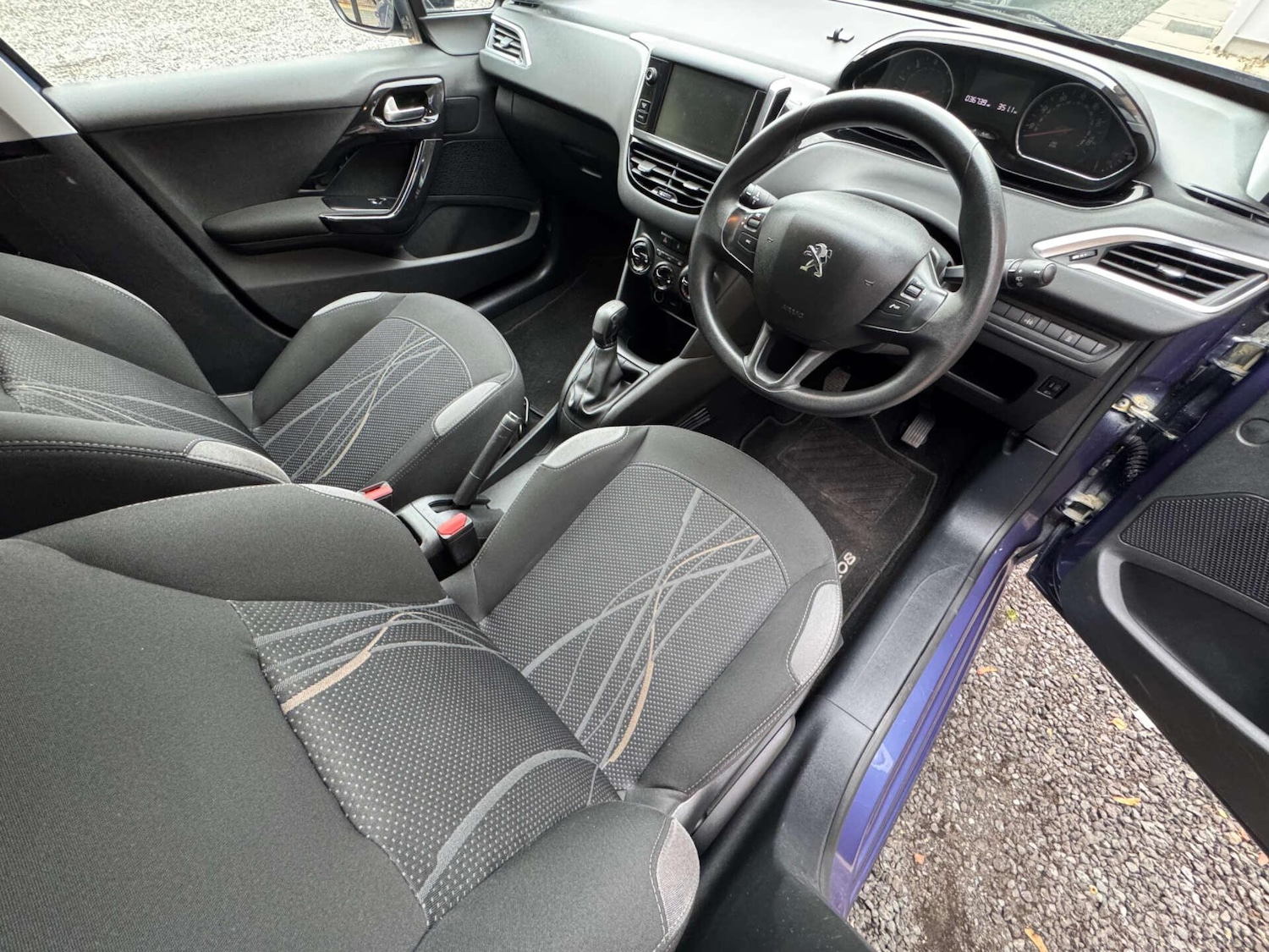 Used Peugeot 208 2013 for sale - 76297378: Photo 9