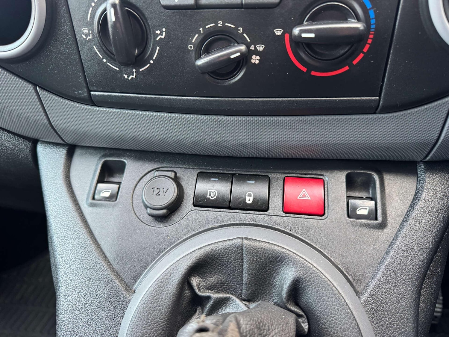 Used Peugeot Partner 2017 for sale - 77232328: Photo 25