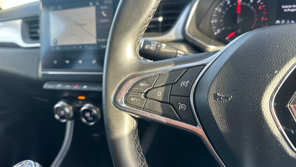 Used Renault Captur 2021 for sale - 76874925: Photo 24