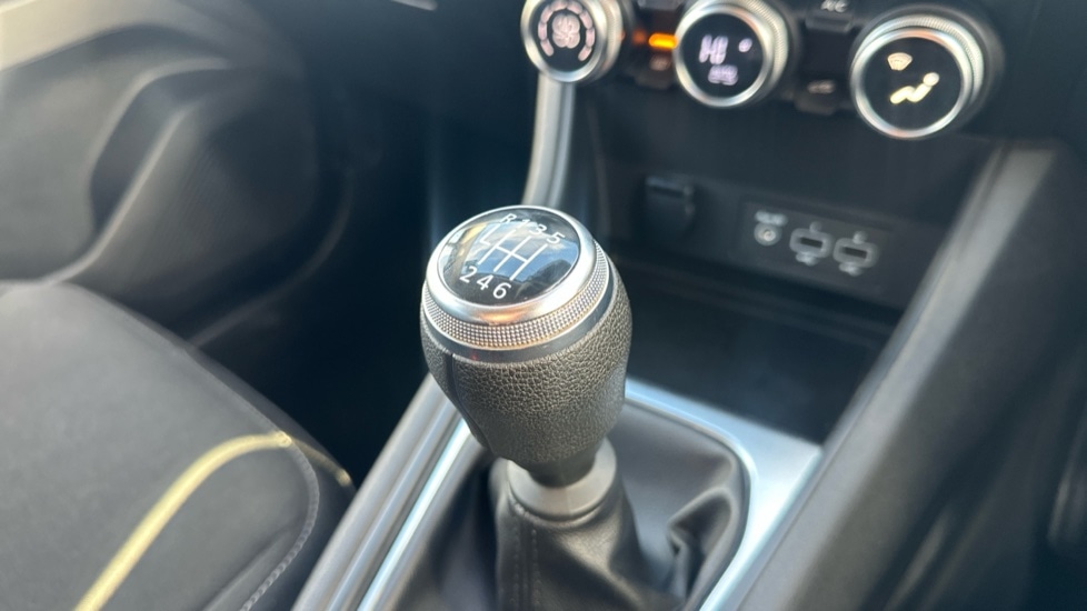 Used Renault Captur 2021 for sale - 76874925: Photo 30