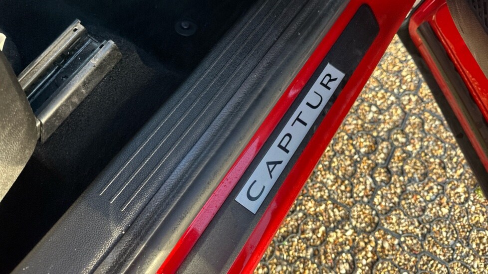 Used Renault Captur 2021 for sale - 76874925: Photo 36