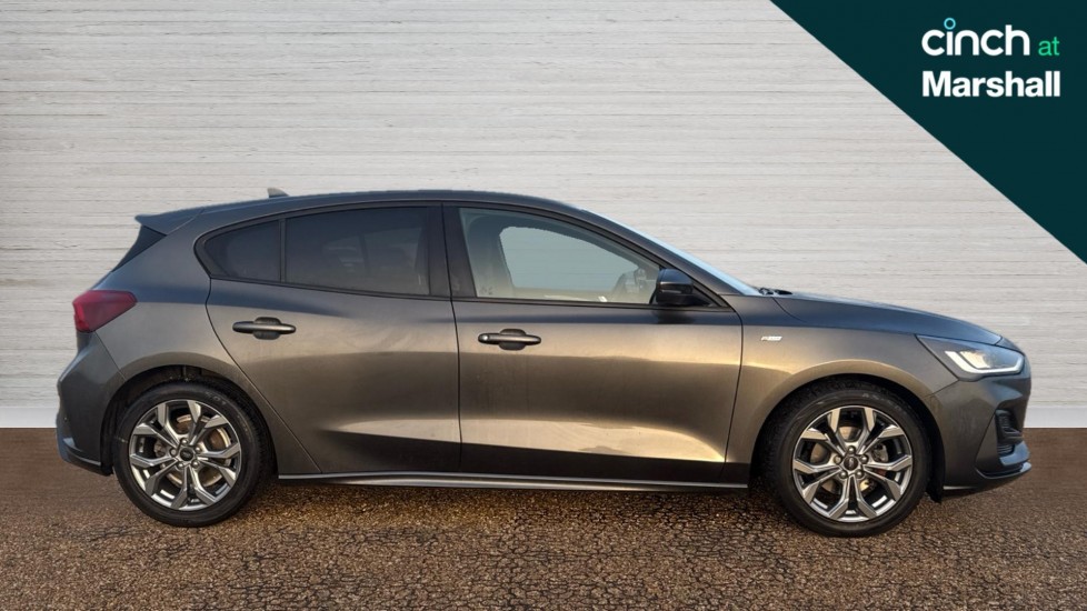 Used Ford Focus 2023 for sale - 76008098: Photo 2