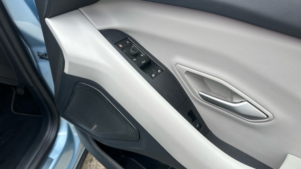 Used Ford Explorer 2024 for sale - 76868861: Photo 29