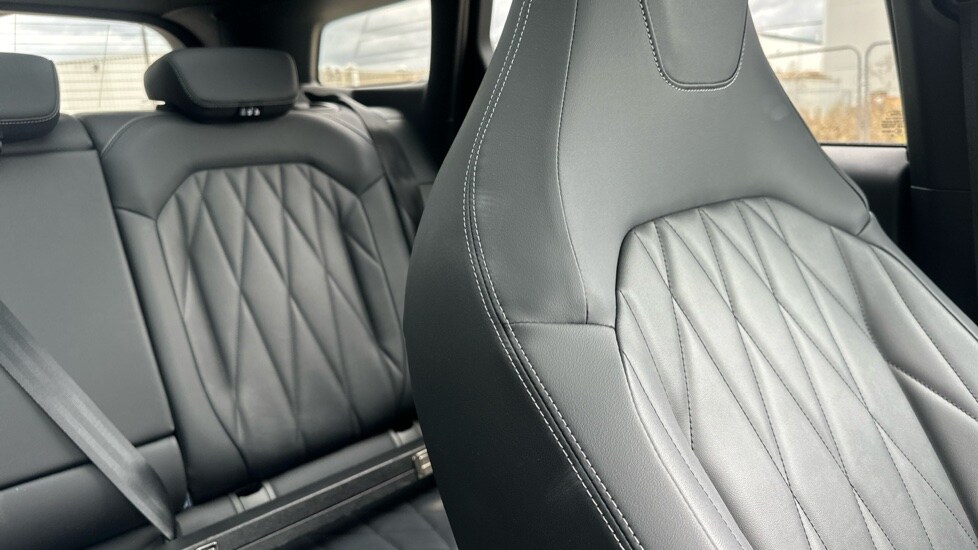 Used Ford Explorer 2024 for sale - 76868861: Photo 38