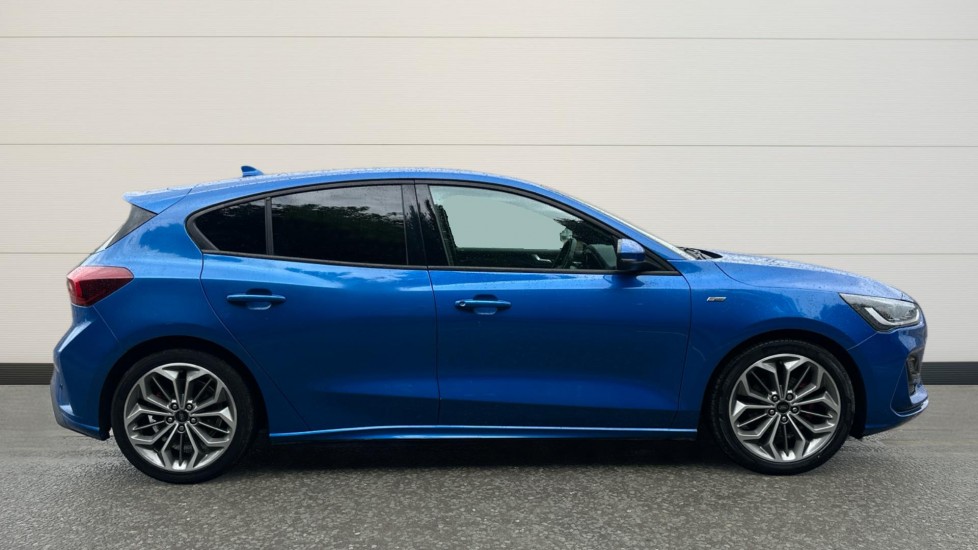 Used Ford Focus 2023 for sale - 76074533: Photo 2