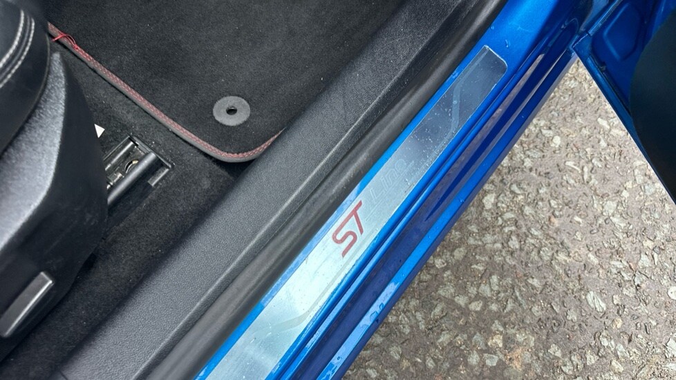 Used Ford Focus 2023 for sale - 76074533: Photo 35