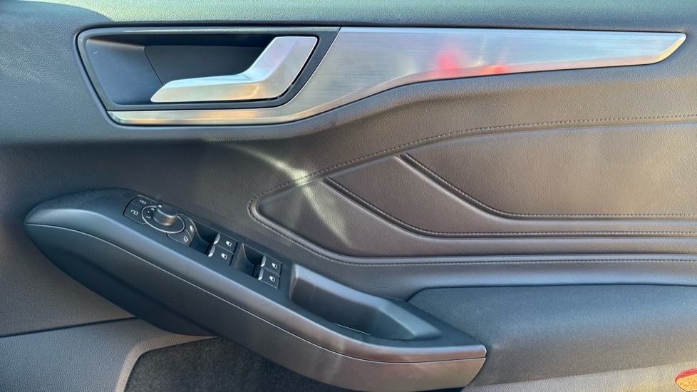 Used Ford Focus 2023 for sale - 76007948: Photo 29