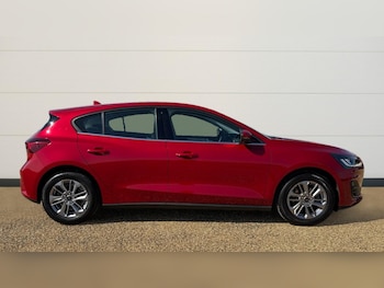 Used Ford Focus 2023 for sale - 76007948: Photo 2