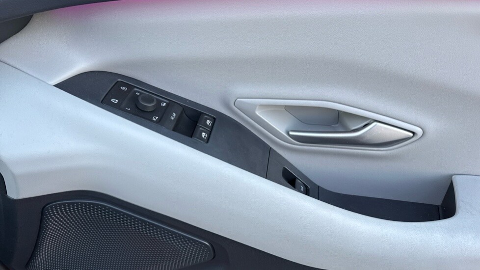 Used Ford Explorer 2024 for sale - 76888867: Photo 30