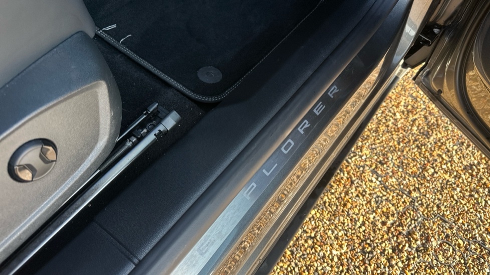 Used Ford Explorer 2024 for sale - 76873396: Photo 35