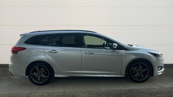 Used Ford Focus 2017 for sale - 76233909: Photo 2