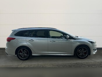 Used Ford Focus 2017 for sale - 76233909: Photo 2