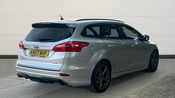 Used Ford Focus 2017 for sale - 76233909: Photo 3