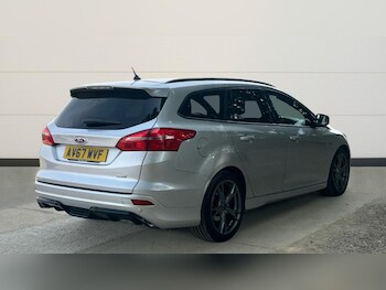 Used Ford Focus 2017 for sale - 76233909: Photo 3
