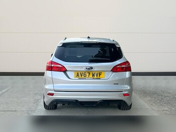 Used Ford Focus 2017 for sale - 76233909: Photo 4