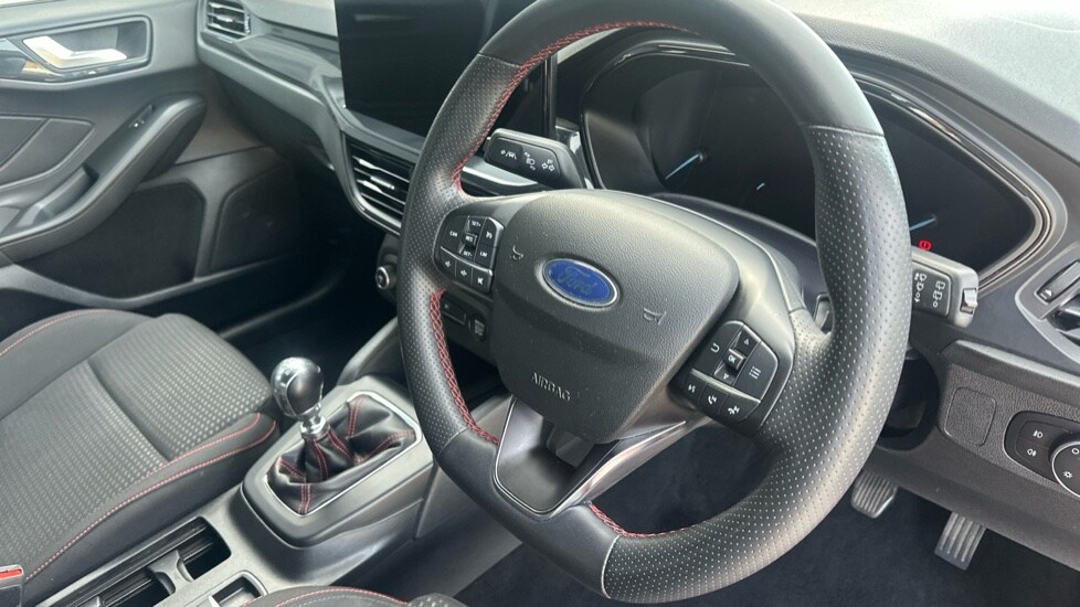 Used Ford Focus 2023 for sale - 76233951: Photo 12