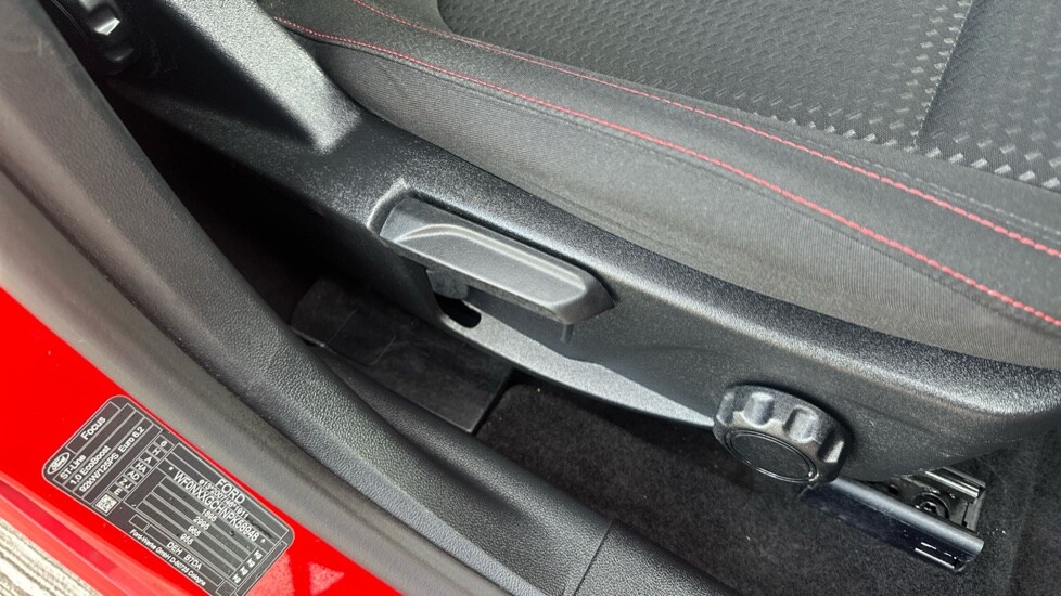 Used Ford Focus 2023 for sale - 76233951: Photo 32