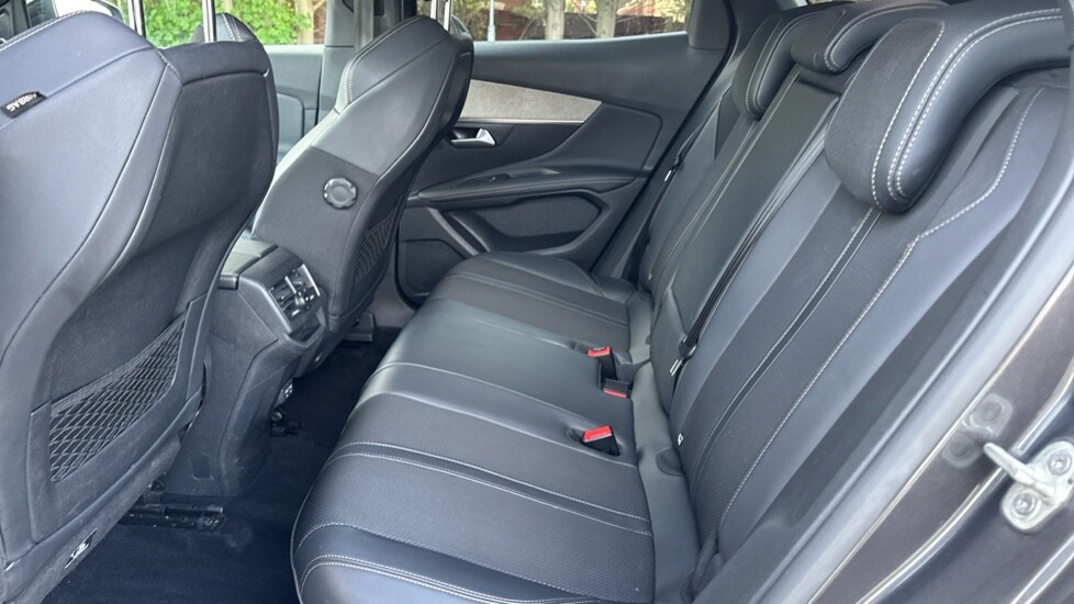 Used Peugeot 3008 2022 for sale - 76140400: Photo 14