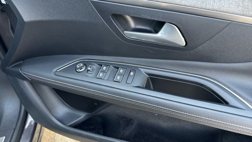 Used Peugeot 3008 2022 for sale - 76140400: Photo 32