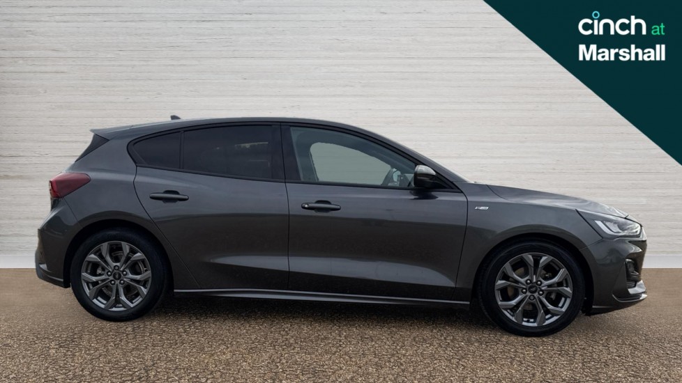 Used Ford Focus 2023 for sale - 76234046: Photo 2